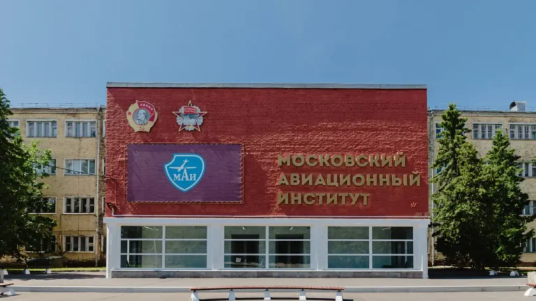 Tòa nhà lịch sử của Đại học Hàng không Moscow
