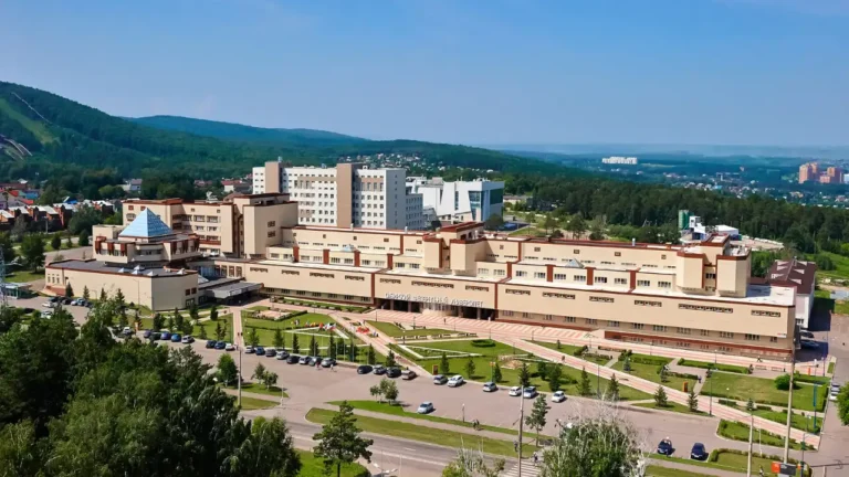 Toàn cảnh khuôn viên Đại học Liên bang Siberi