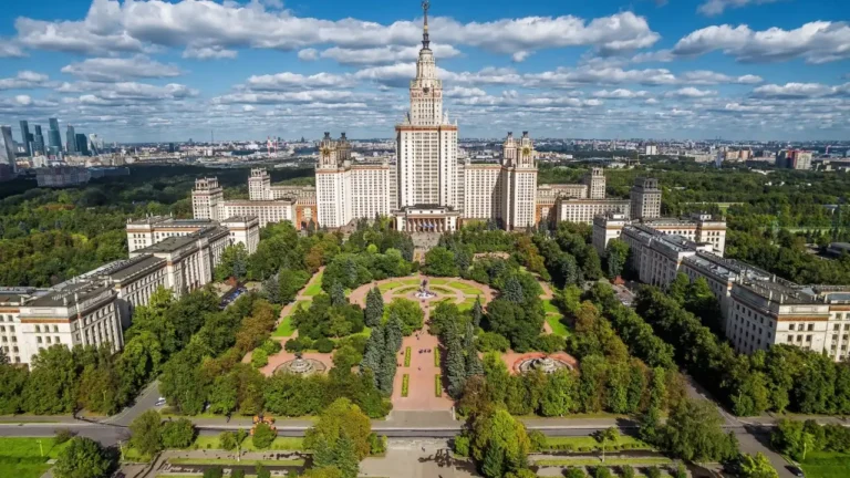 Tòa nhà chính, Đại học Quốc gia Moscow mang tên Lomonosov