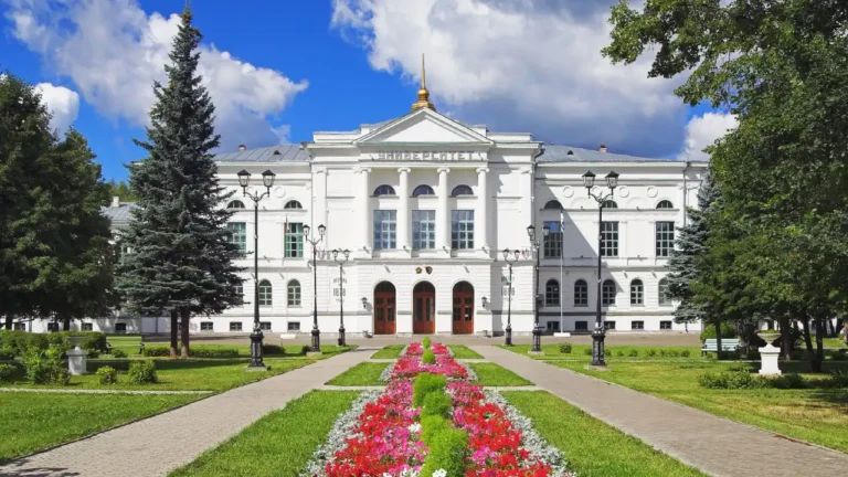 Tòa nhà chính của Đại học Quốc gia Tomsk