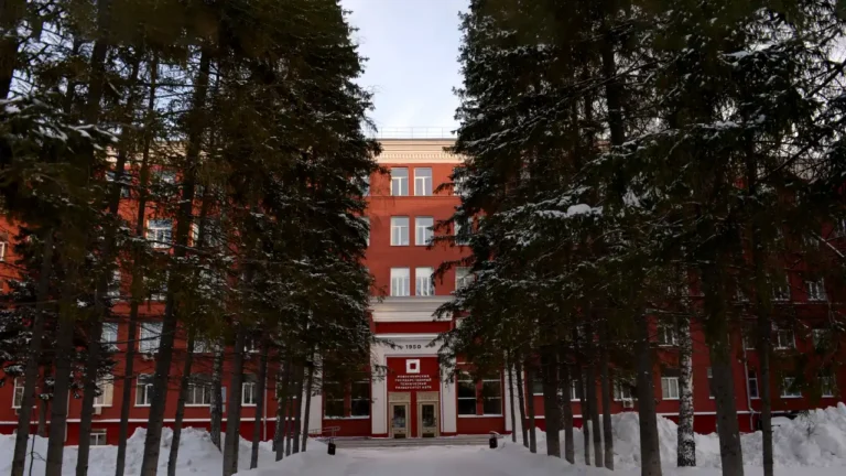 Tòa nhà chính Đại học Kỹ thuật Quốc gia Novosibirsk