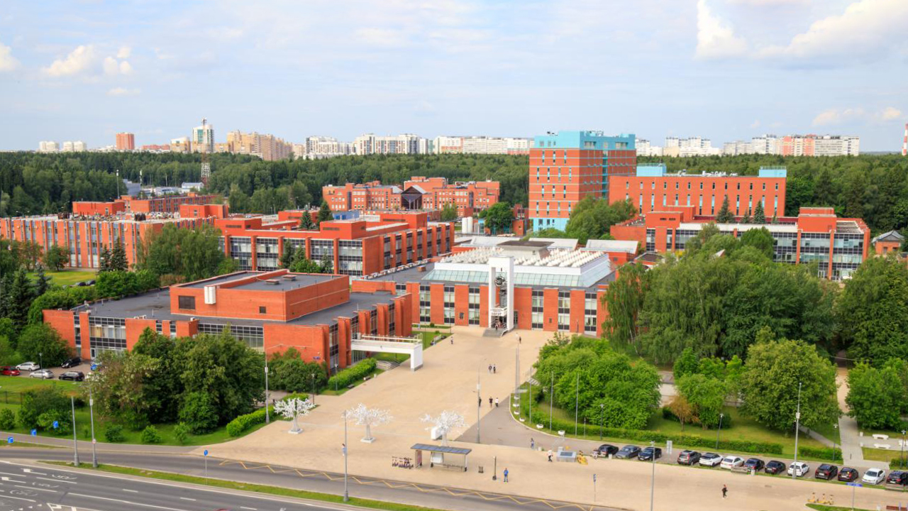 Toàn cảnh khuôn viên chính Đại học Nghiên cứu Kỹ thuật Điện tử Moscow “MIET”
