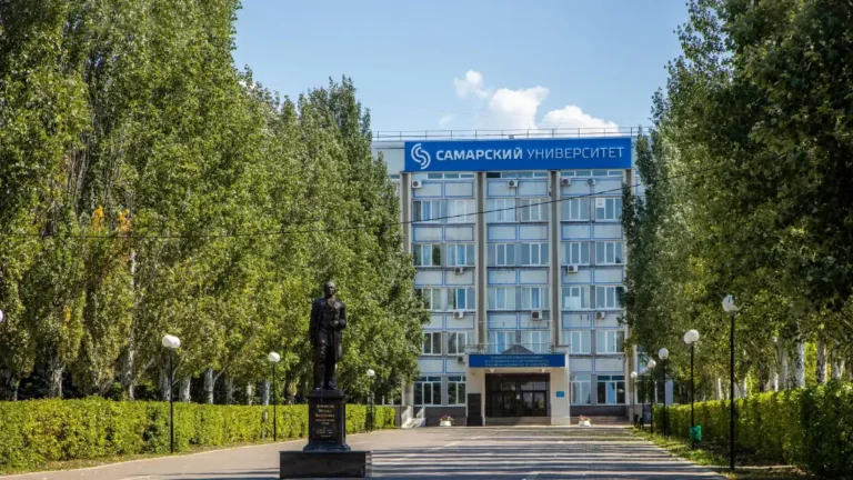 Tòa nhà chính Đại học Nghiên cứu tổng hợp Quốc gia Samara