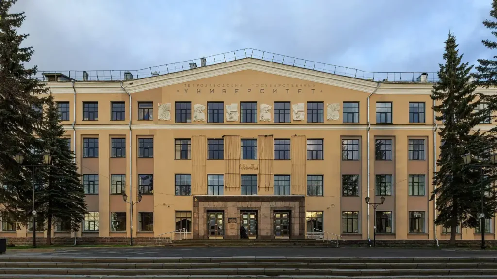 Tòa nhà chính Đại học Quốc gia Petrozavodsk