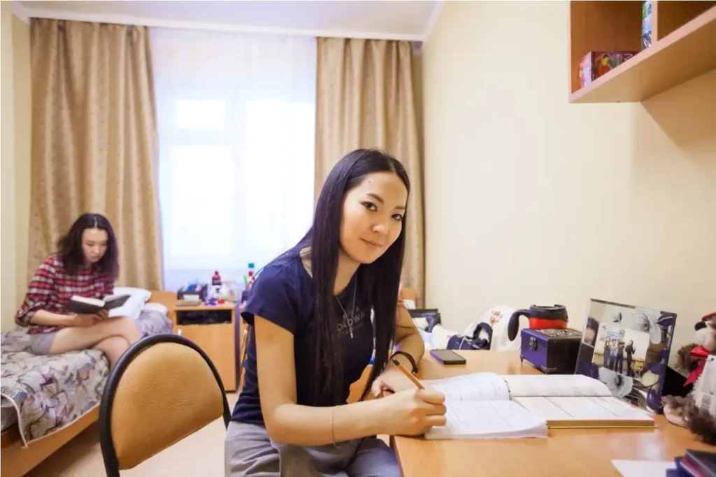 Phòng ngủ trong Ký túc xá Đại học Liên bang Đông Bắc mang tên Ammosov