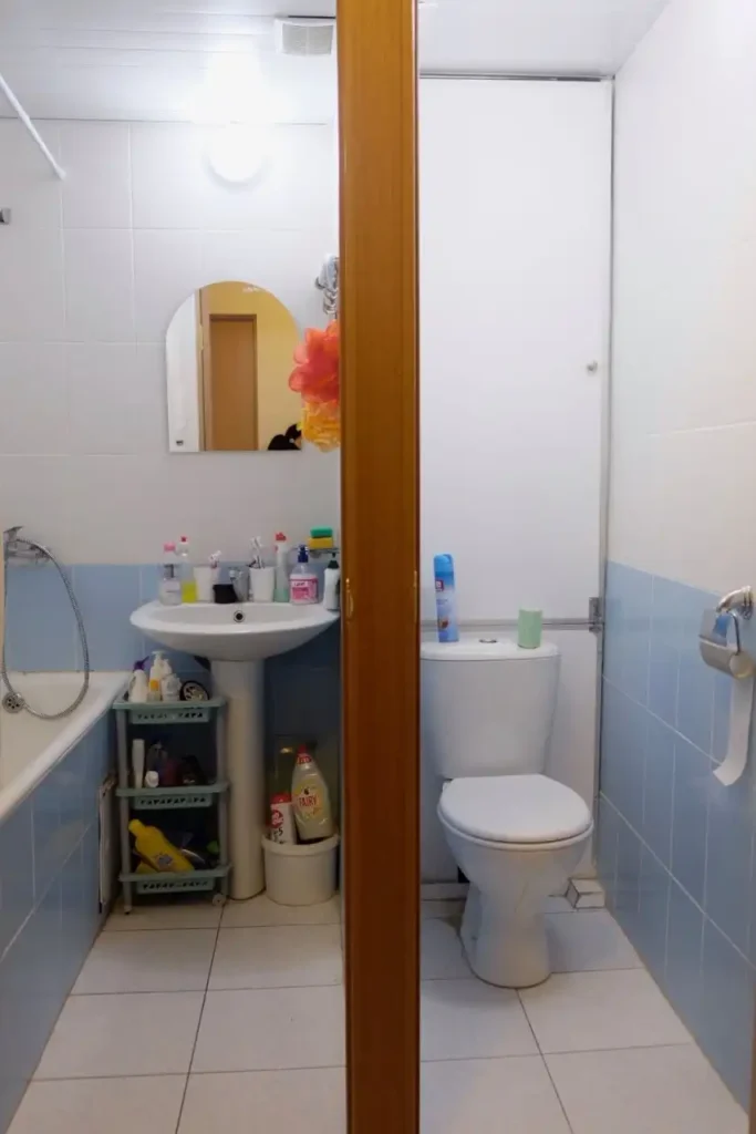 Phòng vệ sinh và phòng tắm trong Ký túc xá của Đại học Kinh tế Nga mang tên Plekhanov