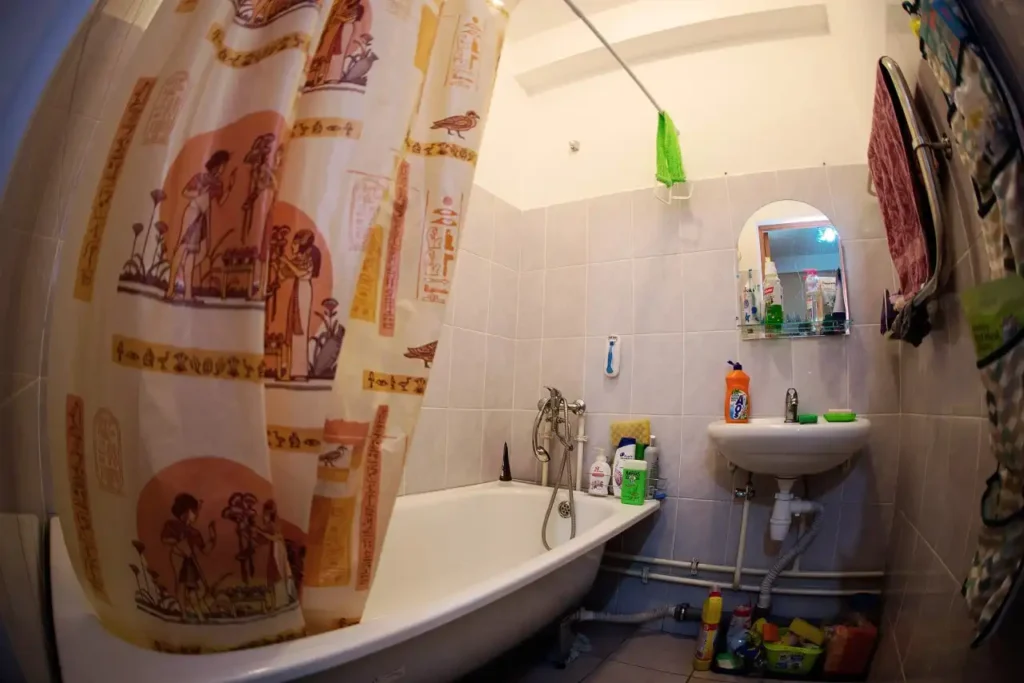 Phòng tắm trong Ký túc xá của Đại học Quốc gia Novosibirsk