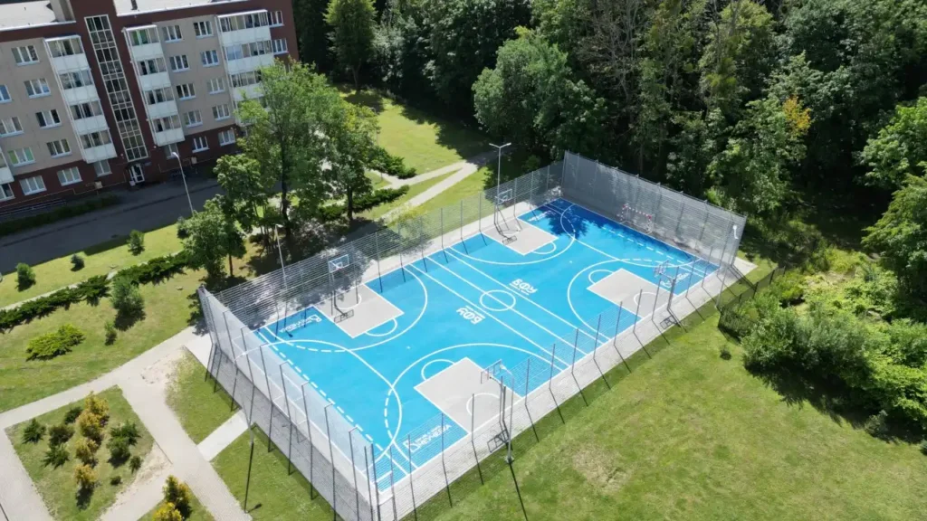 Sân thể thao trong Ký túc xá Đại học Liên bang Baltic mang tên Kant