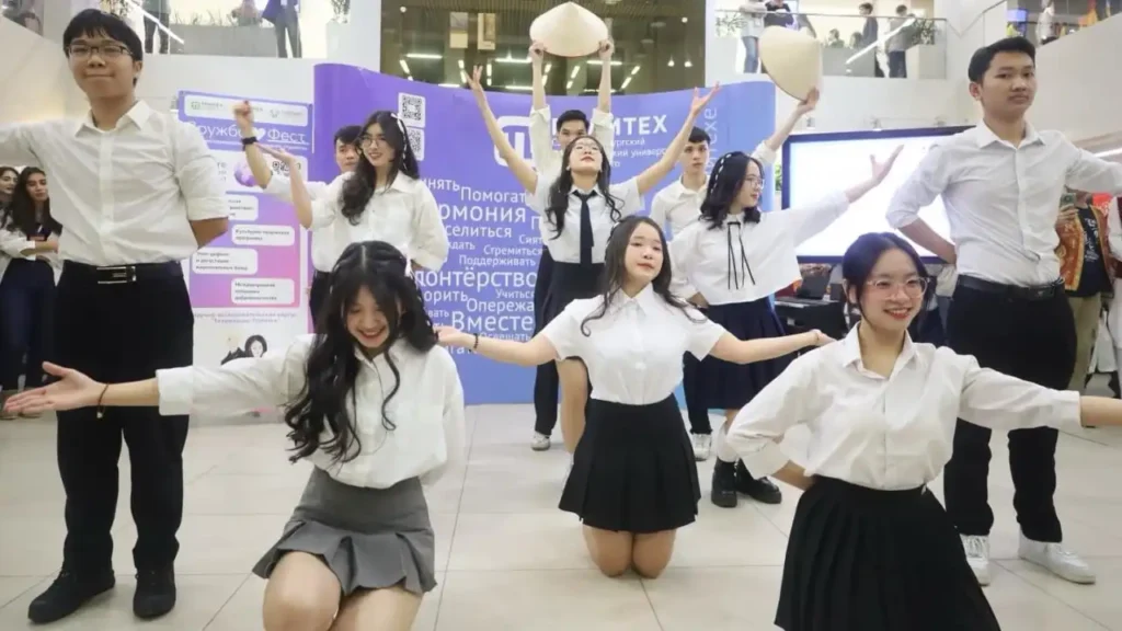 Sinh viên Đại học Bách khoa Saint Petersburg tham gia Lễ hội tình bạn Фестиваль Дружбы 2024, ngày 22/11/2024