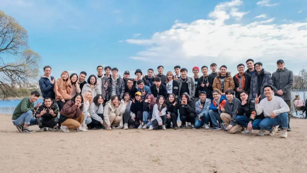 Sinh viên Đại học Bách khoa Saint Petersburg tổ chức liên hoan nướng thịt chào hè, ngày 12/5/2022