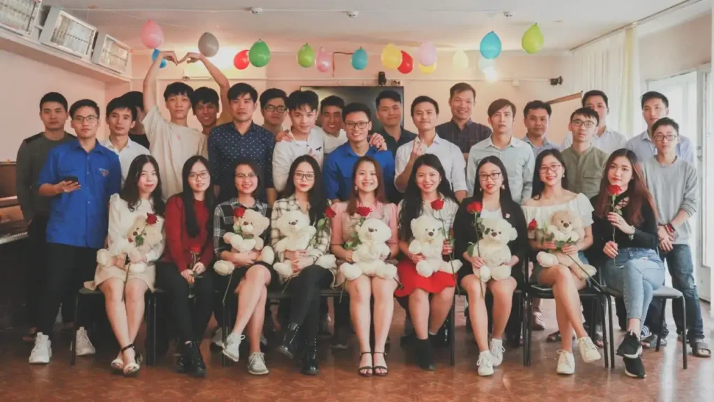 Sinh viên Việt Nam tại Đại học Công nghệ Nga MIREA chào mừng Ngày Quốc tế Phụ nữ, ngày 8/3/2020