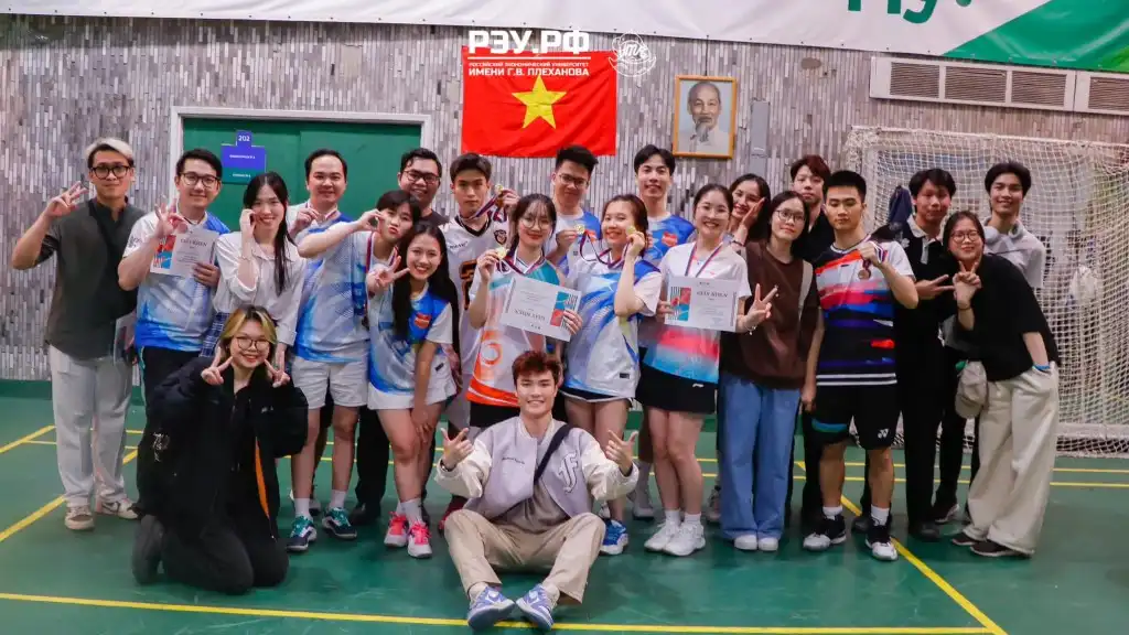 Sinh viên Đại học Kinh tế Plekhanov đạt giải nhất toàn đoàn trong Giải Cầu lông "Hữu nghị 24", ngày 14/4/2024