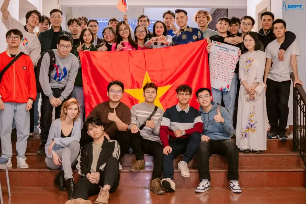 Sinh viên Việt Nam tại Đại học Vật lý kỹ thuật MIPT tham gia lễ hội vă hóa của trường năm 2023