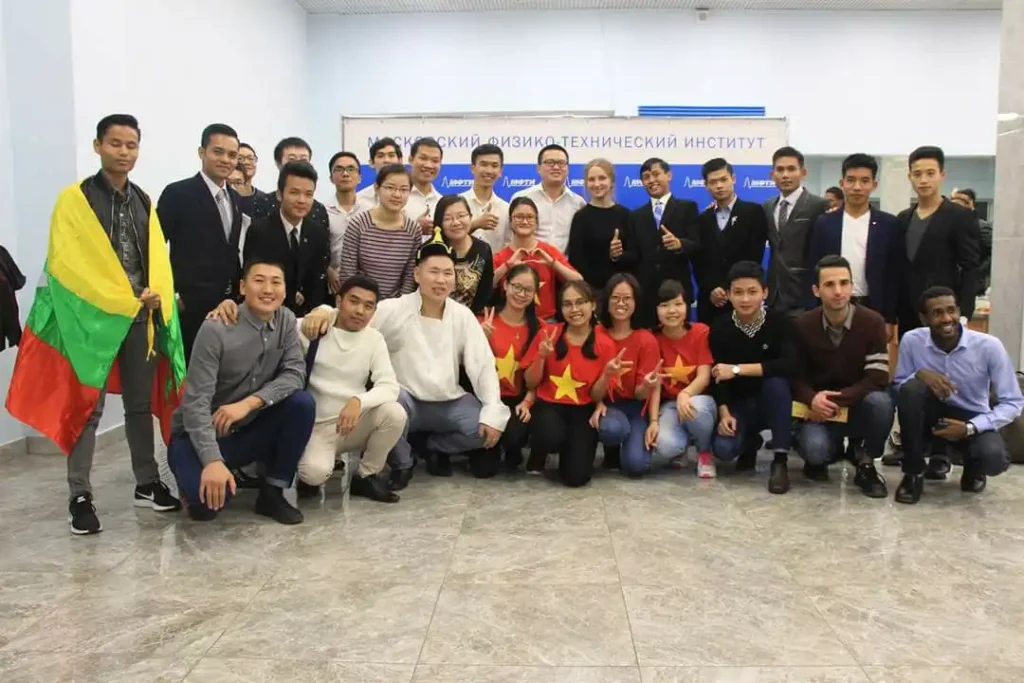 Sinh viên Việt Nam tại Đại học Vật lý kỹ thuật MIPT tham gia lễ hội vă hóa của trường năm 2017