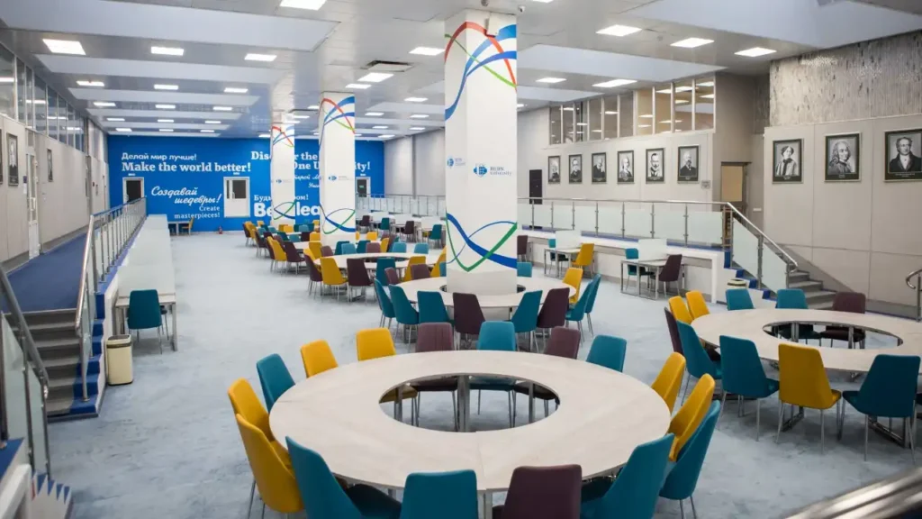 Phòng đọc trong Thư viện Đại học Hữu nghị các dân tộc Nga - RUDN