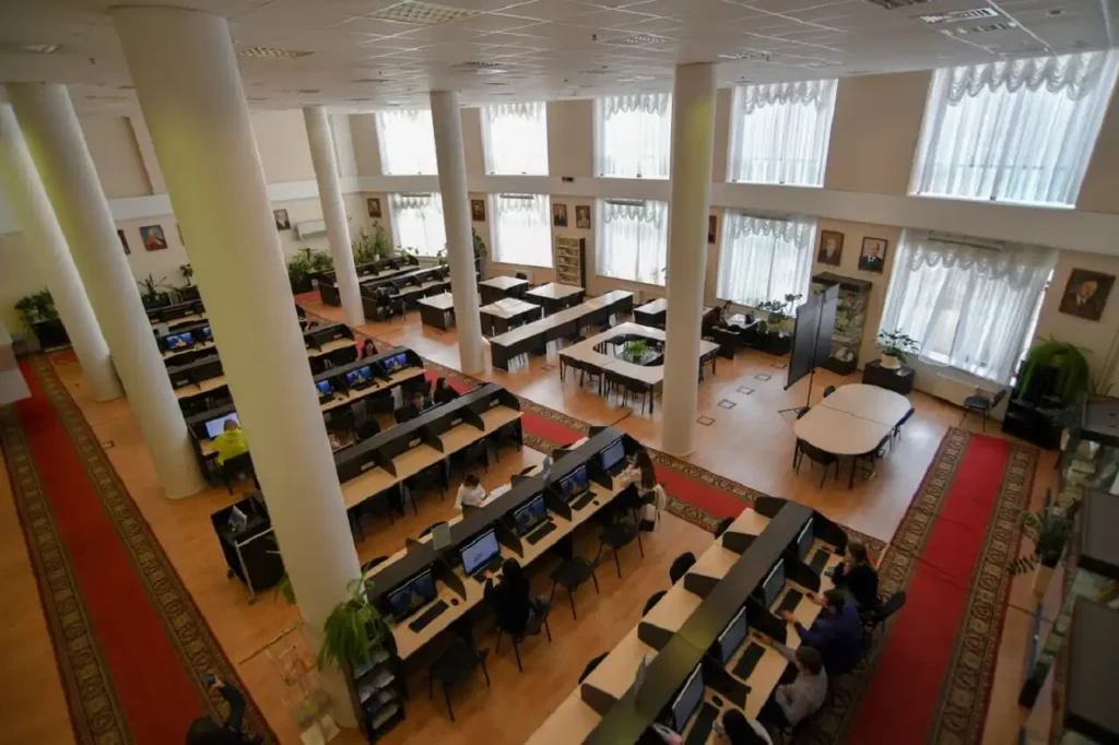 Phòng đọc trong Thư viện Đại học Kinh tế Nga mang tên Plekhanov