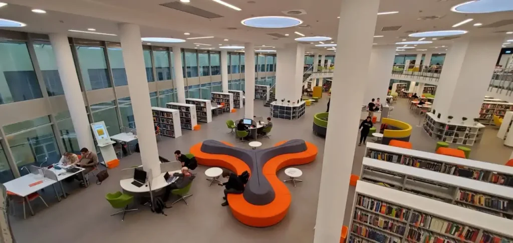 Thư viện, một trong những niềm tự hào của sinh viên Đại học Kinh tế cao cấp HSE